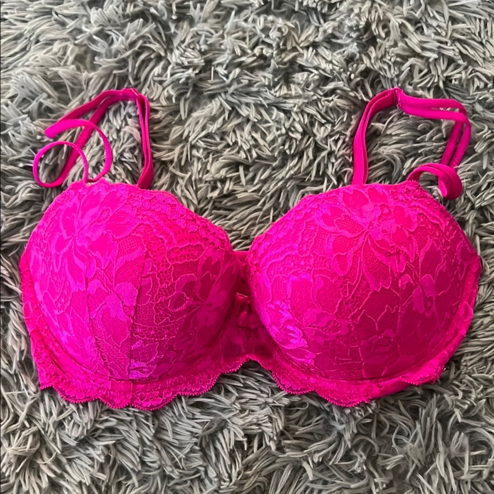 Pink/Victoria Secrets Lace Push-Up Bra